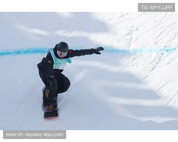 牛仔套装搭配白T苏翊鸣帅气户外时尚大片引发热议